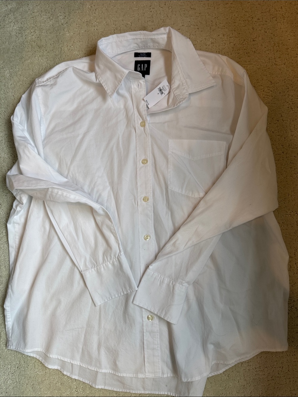 GAP women’s oversized Classic White Button-Down Shirt small new